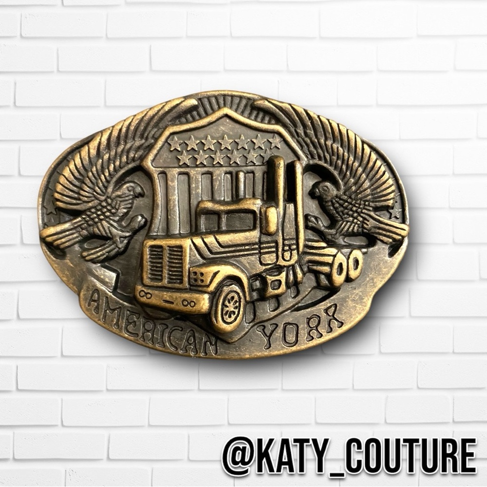 VINTAGE AMERICAN YORK TRUCKER BELT BUCKLE, PEWTER, COLLECTIBLE, NWOT.